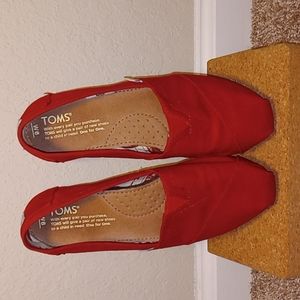 Toms